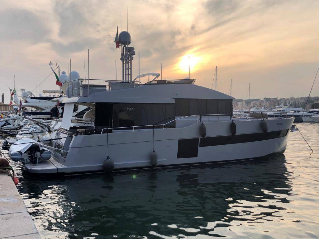Sundeck 550