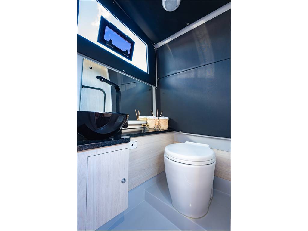 Virtue yachts V10