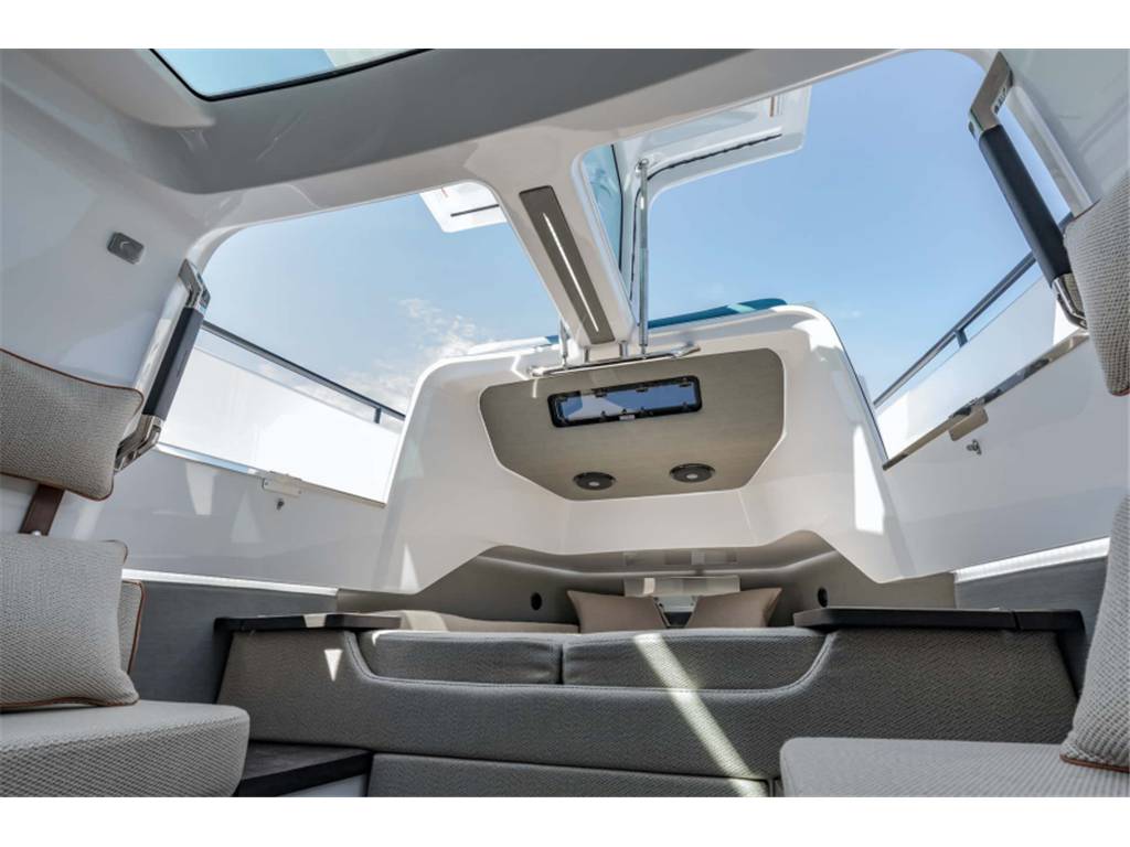 Axopar yachts 37 xc cross cabin