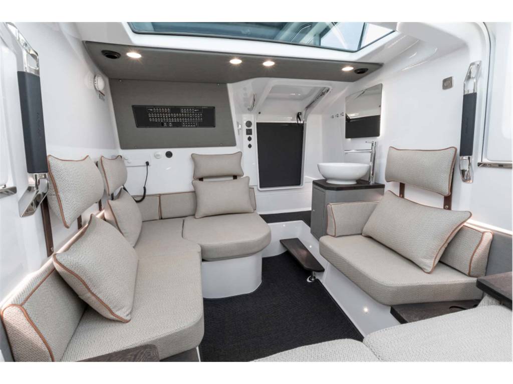 Axopar yachts 37 xc cross cabin