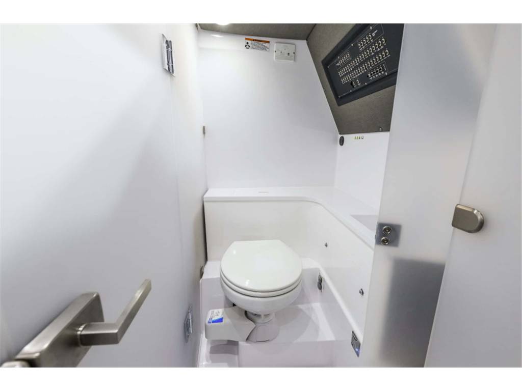 Axopar yachts 37 xc cross cabin