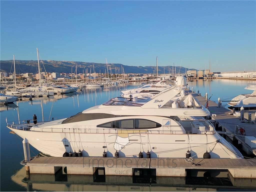 Azimut 70 sea jet 4 cabins + crew