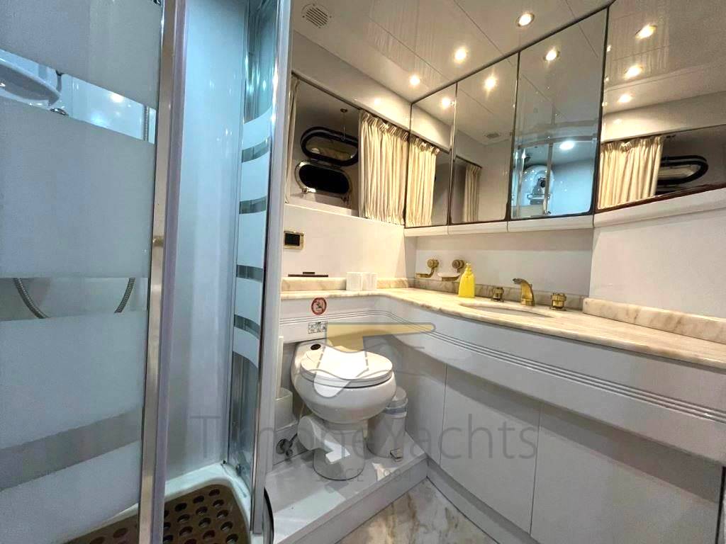 Azimut 70 sea jet 4 cabins + crew