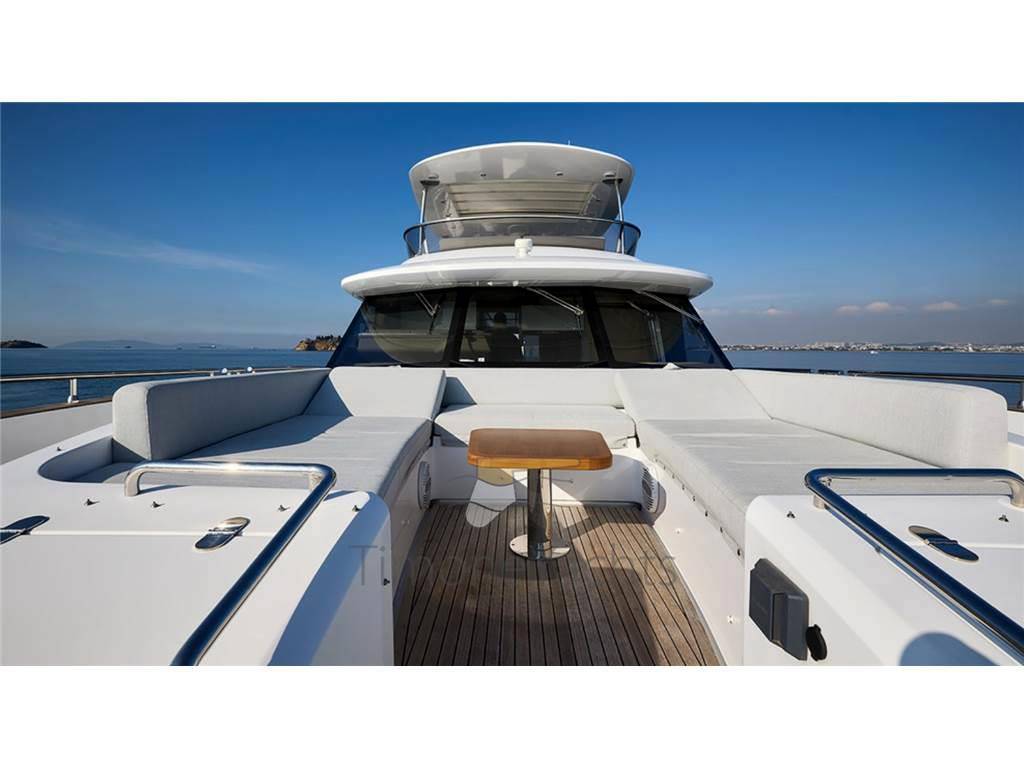 Azimut Magellano 66