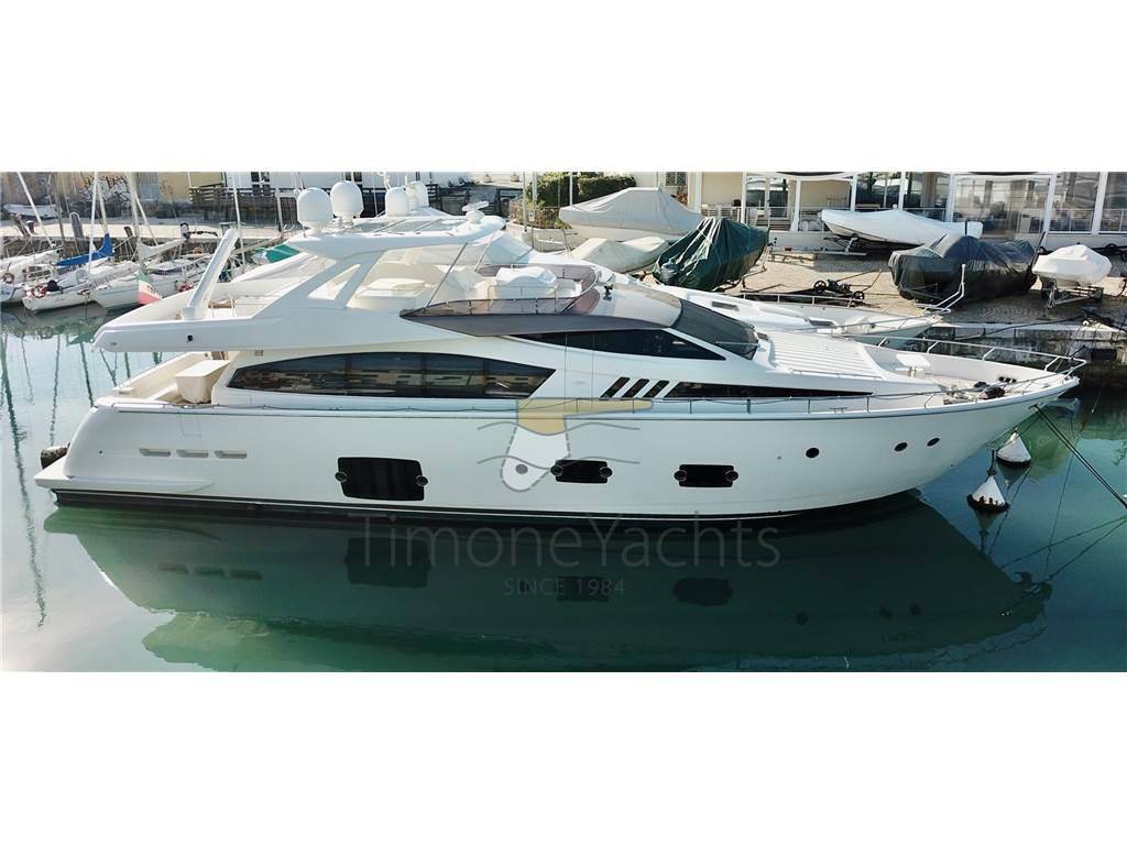 Ferretti yachts 800