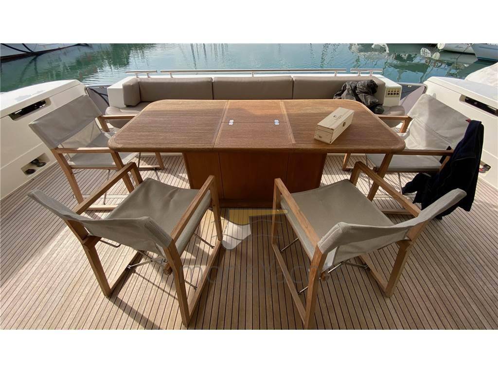 Ferretti yachts 800