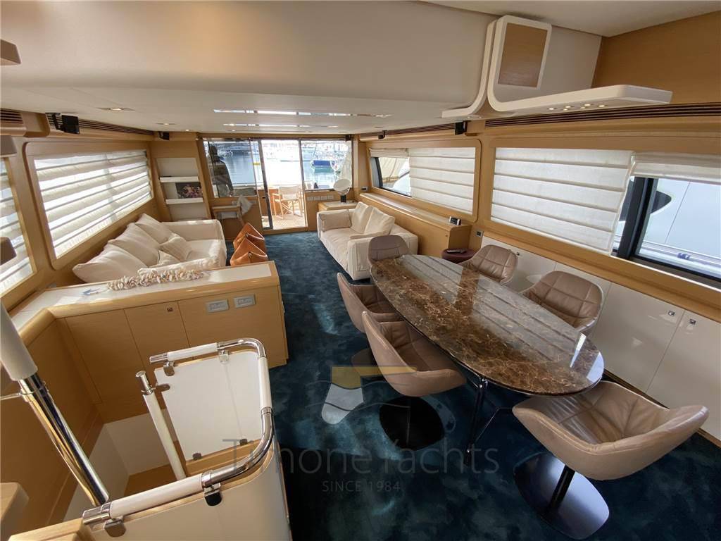 Ferretti yachts 800
