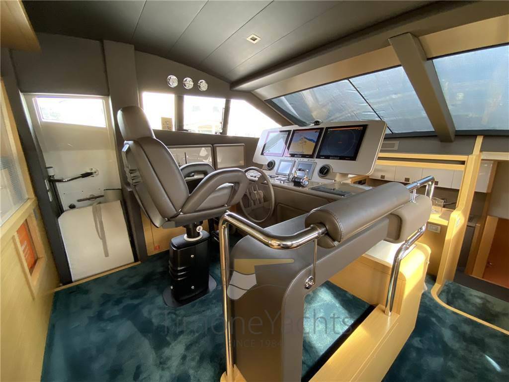 Ferretti yachts 800