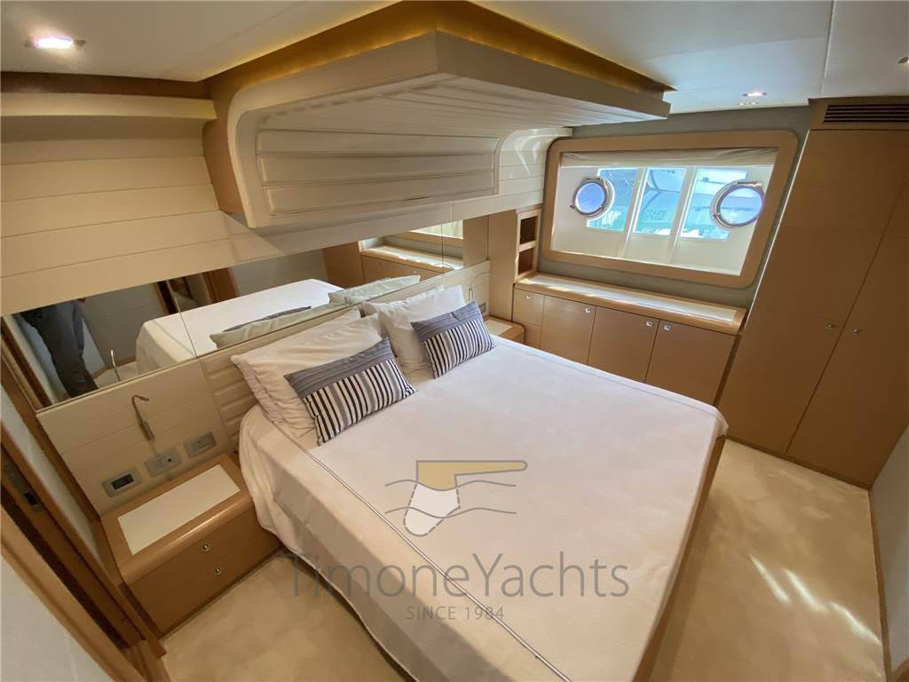 Ferretti yachts 800