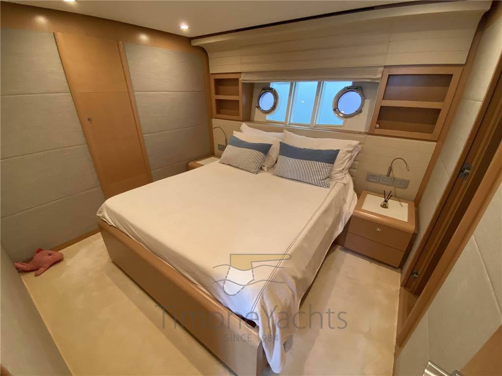 Ferretti yachts 800
