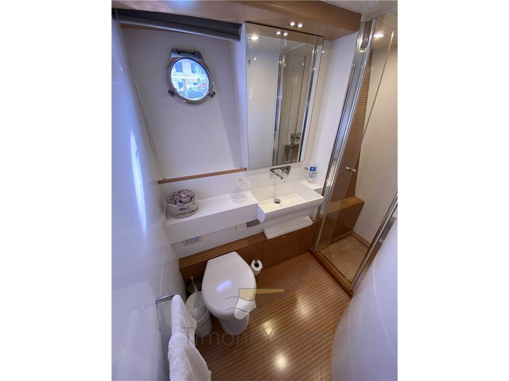 Ferretti yachts 800