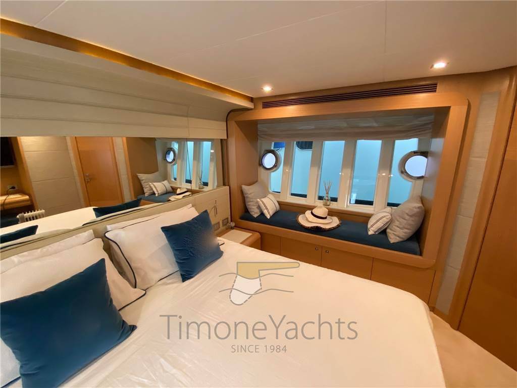 Ferretti yachts 800