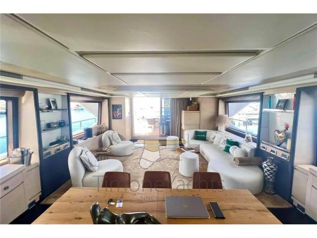 Benetti Delfino 93