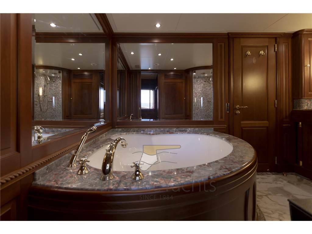 Benetti 100 tradition