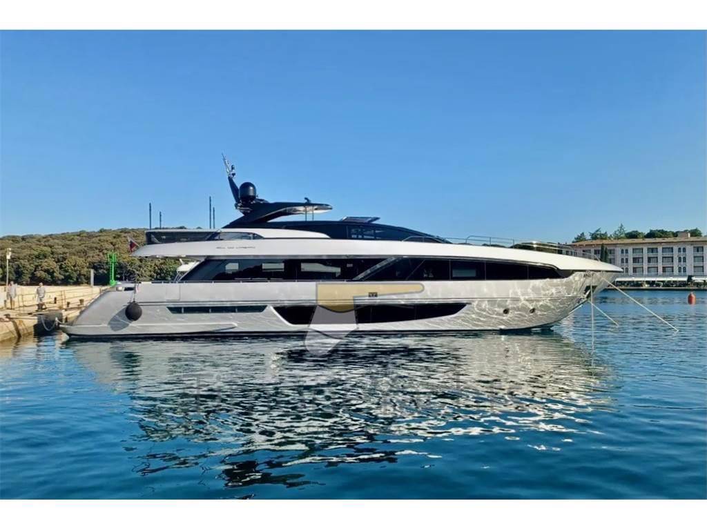 Riva 100 corsaro