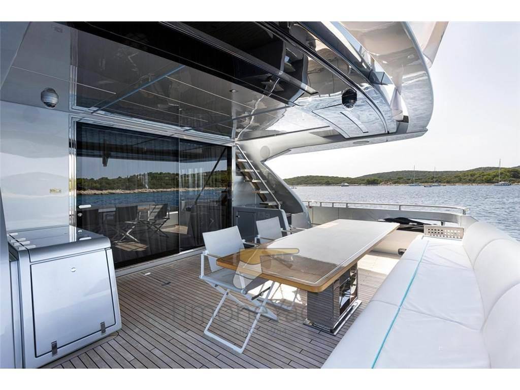 Riva 100 corsaro