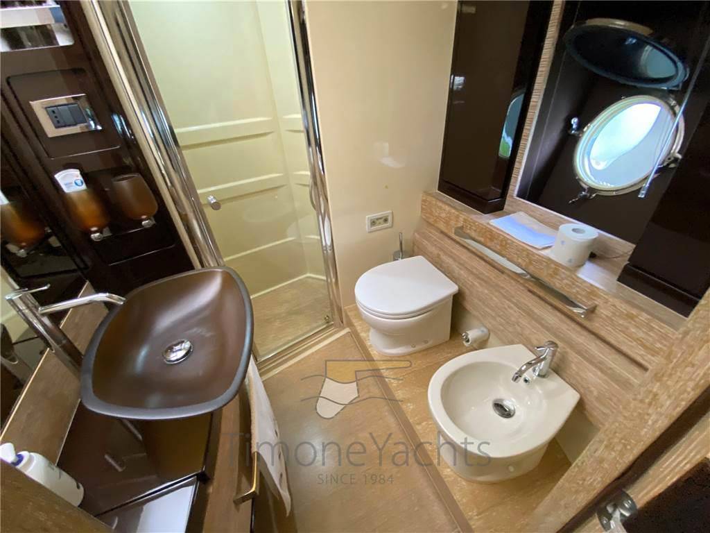 Azimut 64 fly
