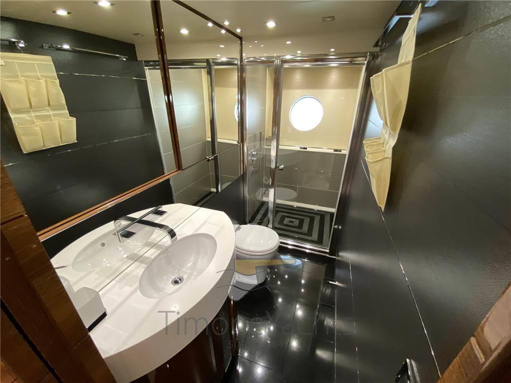 Sunseeker 80 sport yacht