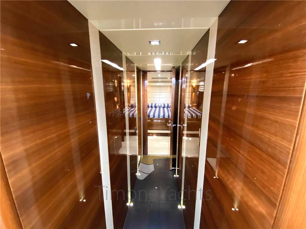Sunseeker 80 sport yacht