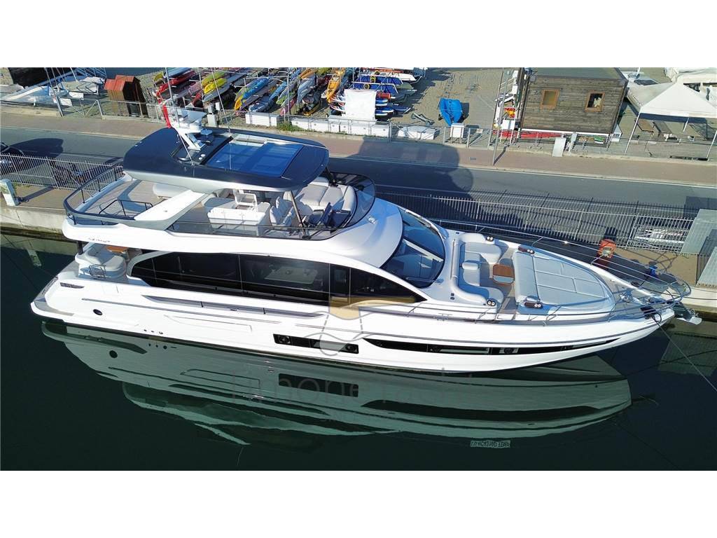 Azimut 72 fly
