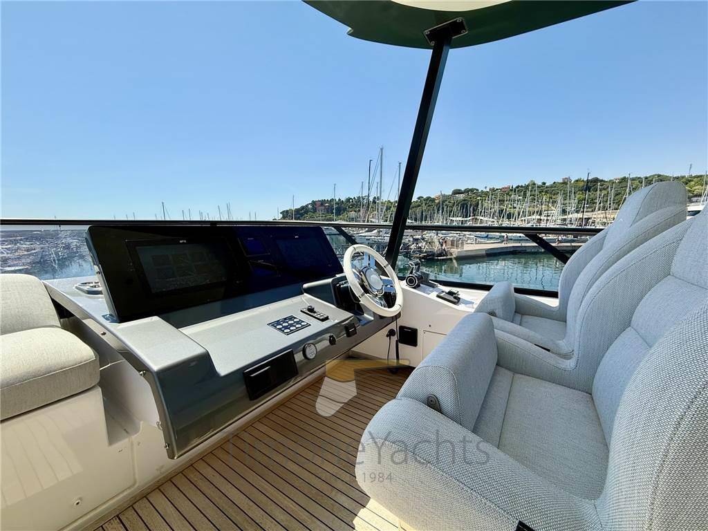 Azimut 72 fly