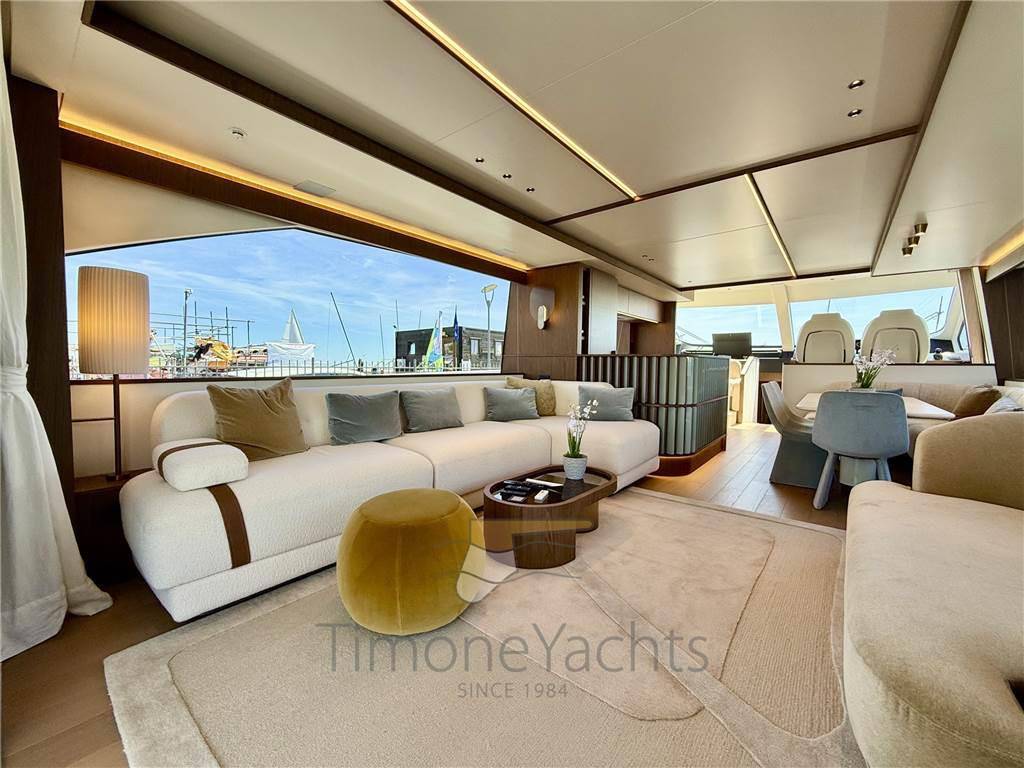 Azimut 72 fly