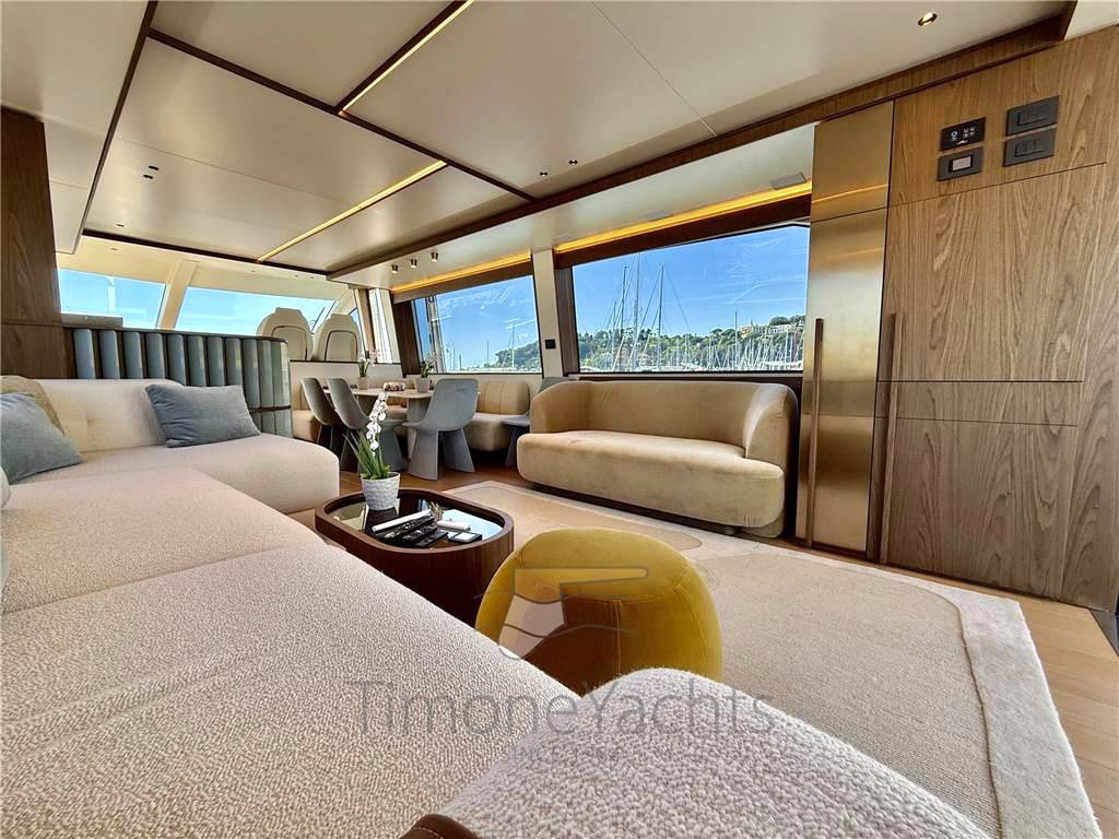 Azimut 72 fly