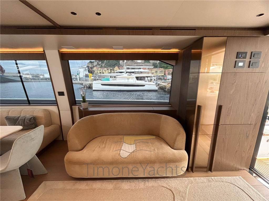 Azimut 72 fly