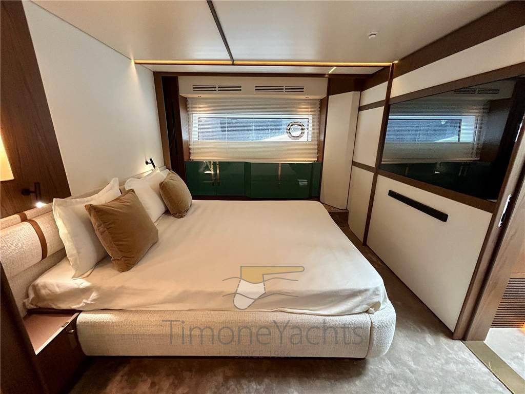 Azimut 72 fly