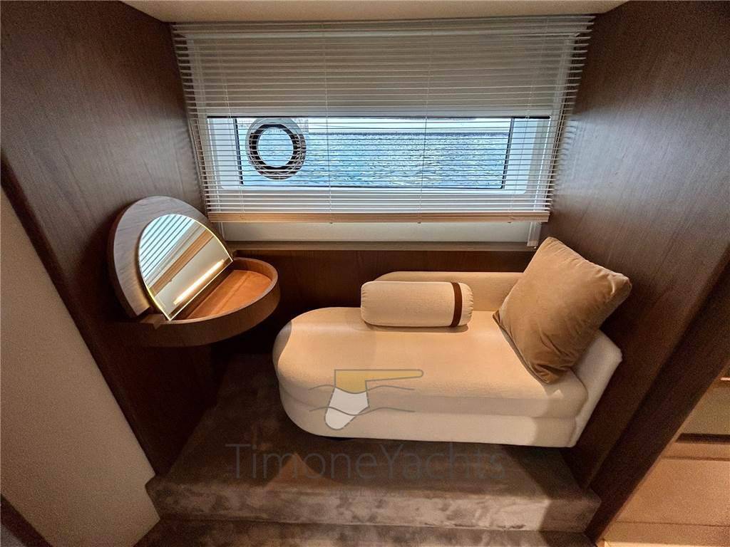 Azimut 72 fly