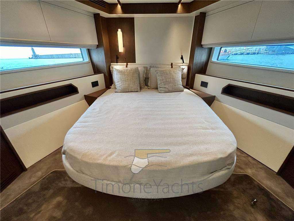 Azimut 72 fly