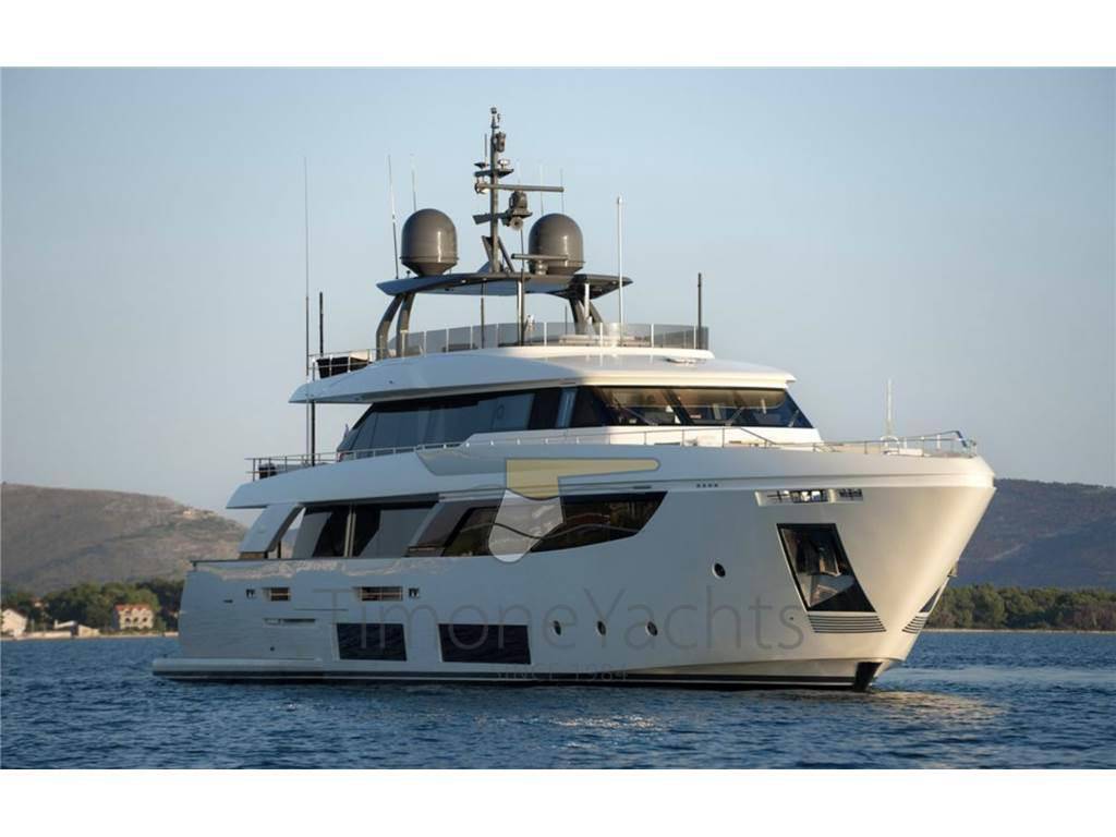 Custom line Navetta 33