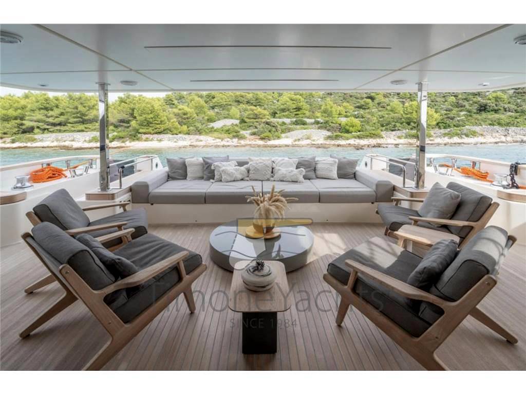 Custom line Navetta 33