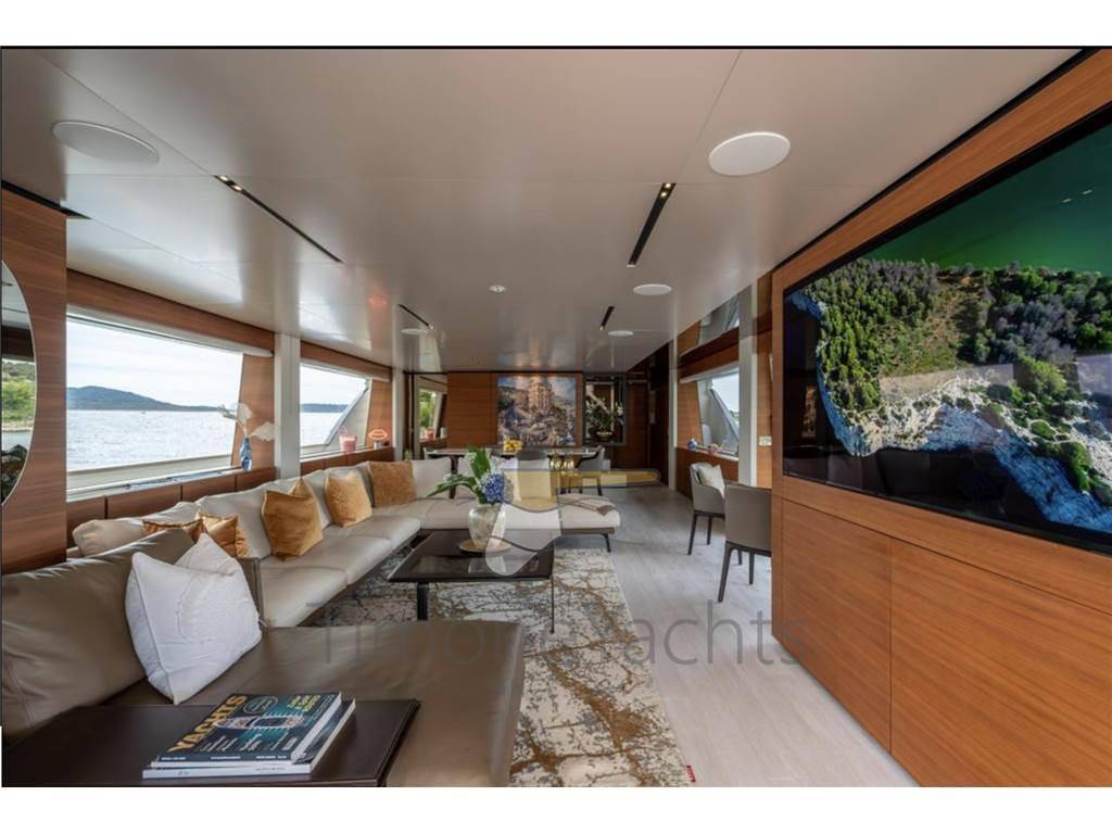 Custom line Navetta 33