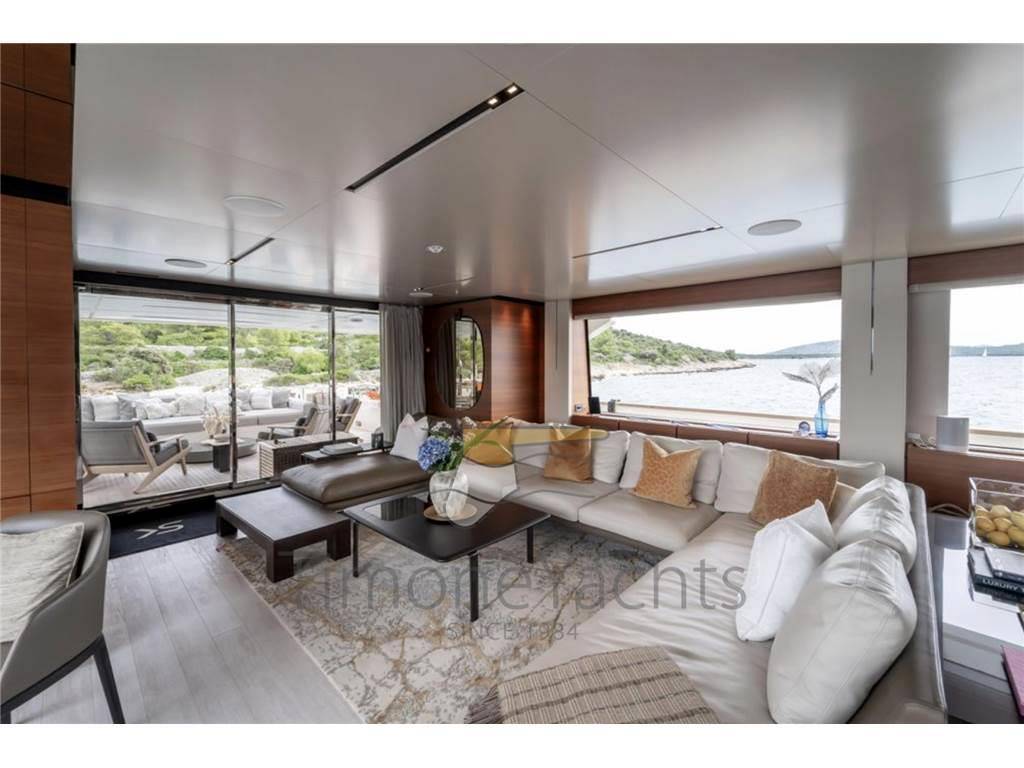 Custom line Navetta 33
