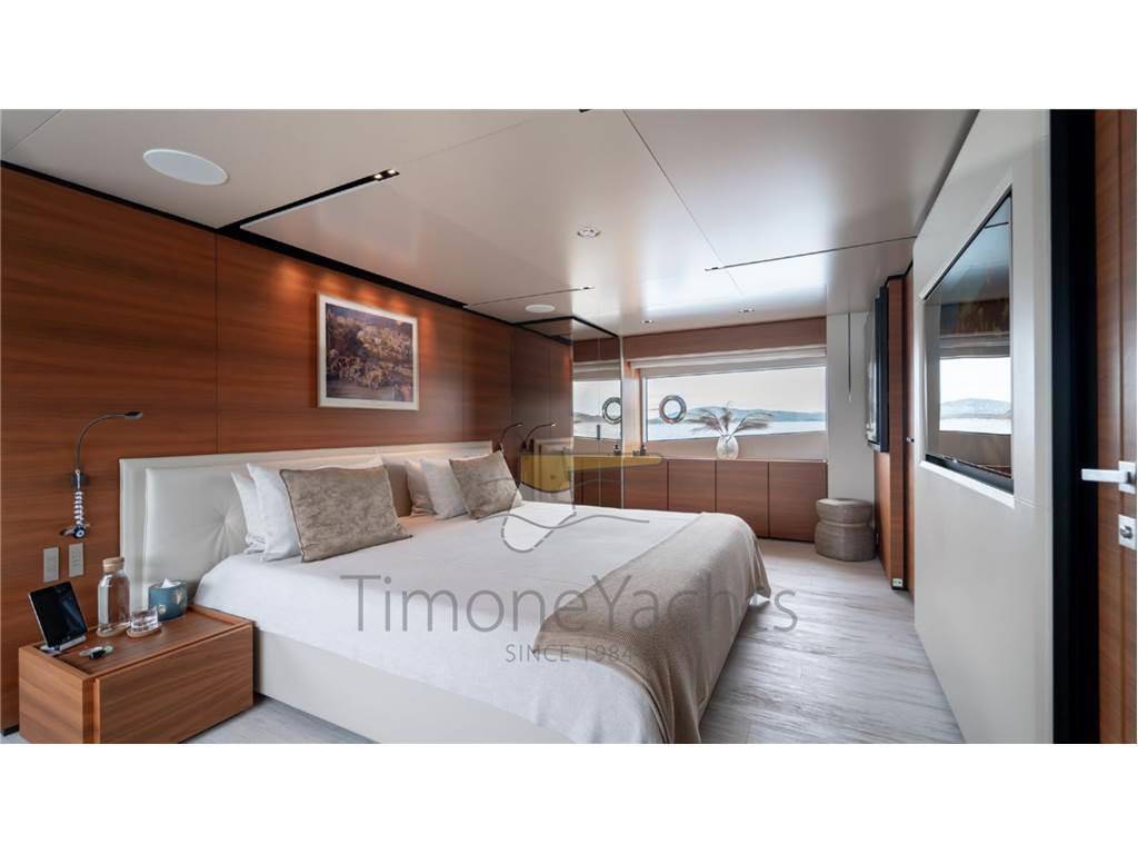 Custom line Navetta 33