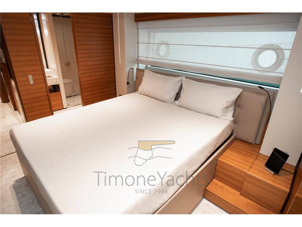Custom line Navetta 33