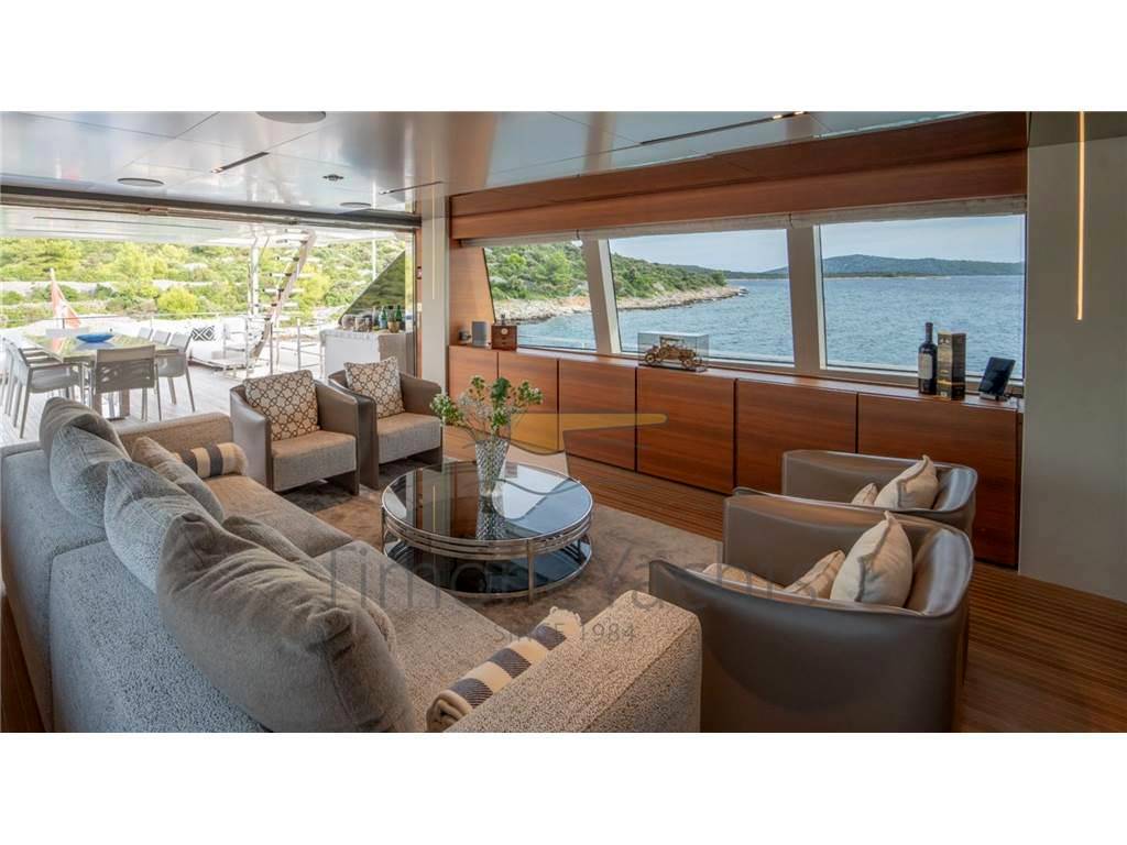Custom line Navetta 33