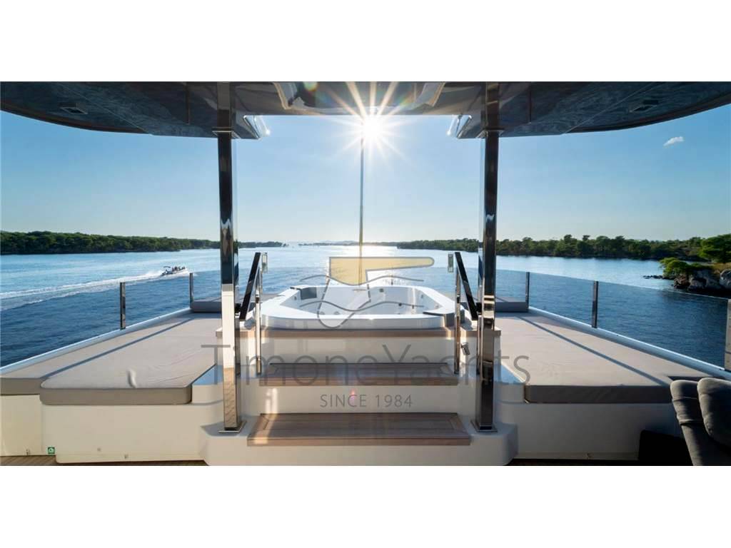 Custom line Navetta 33
