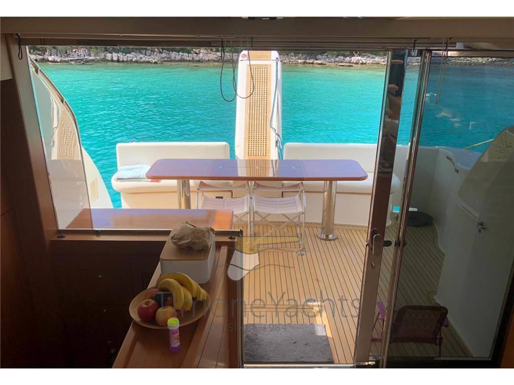 Ferretti yachts 592