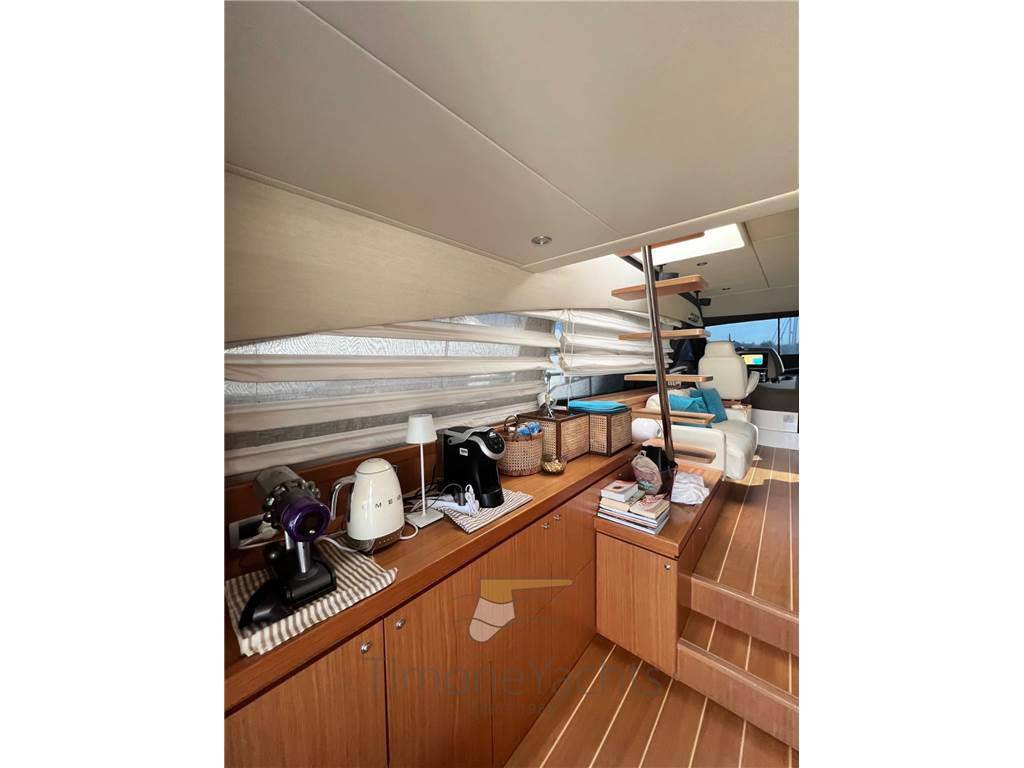 Ferretti yachts 592