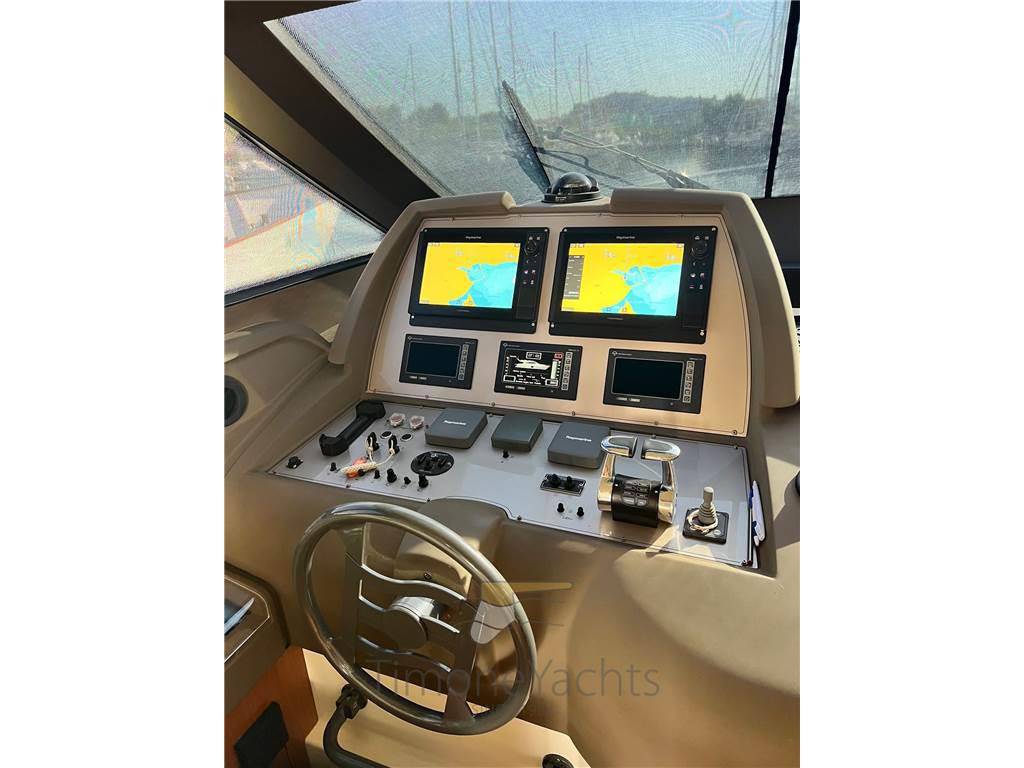 Ferretti yachts 592