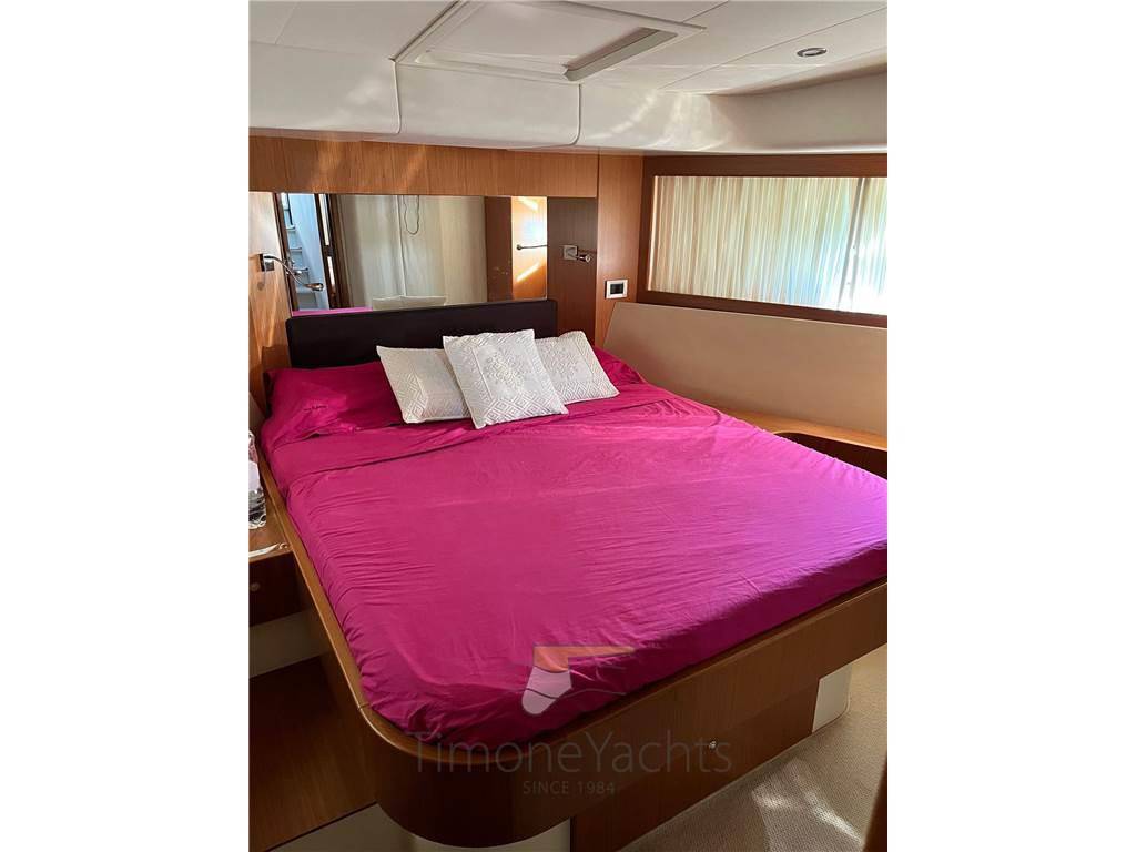 Ferretti yachts 592