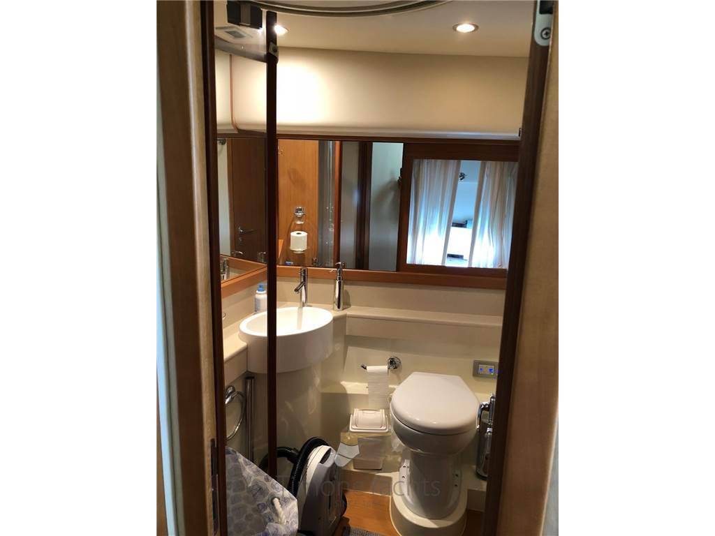 Ferretti yachts 592