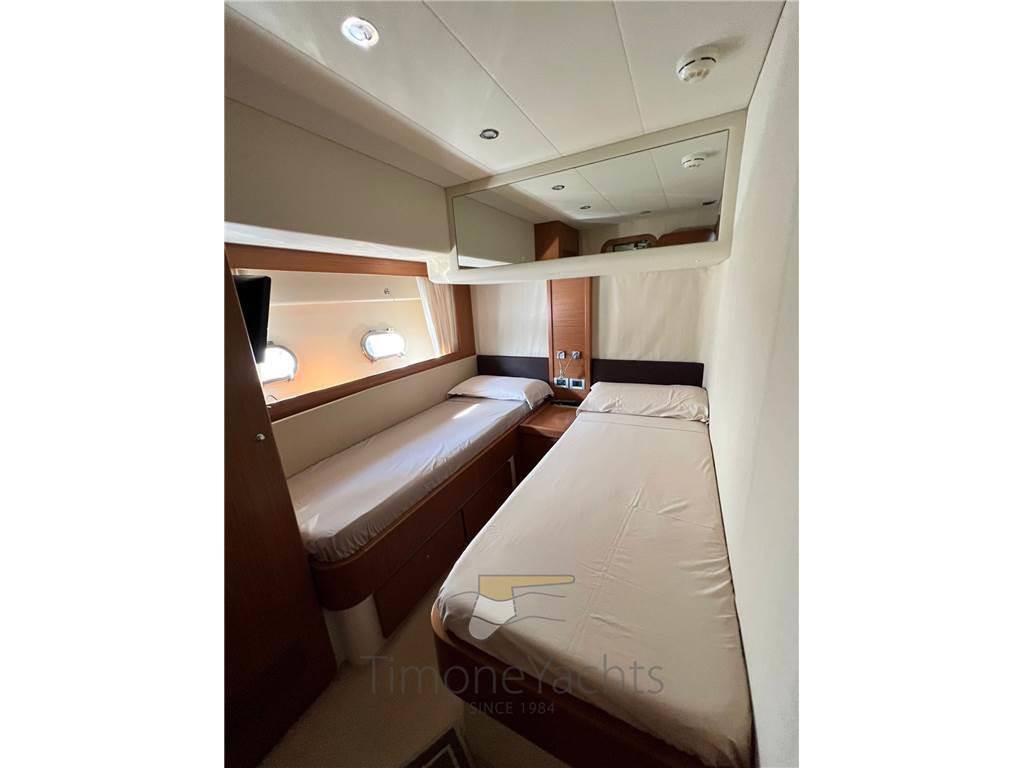 Ferretti yachts 592