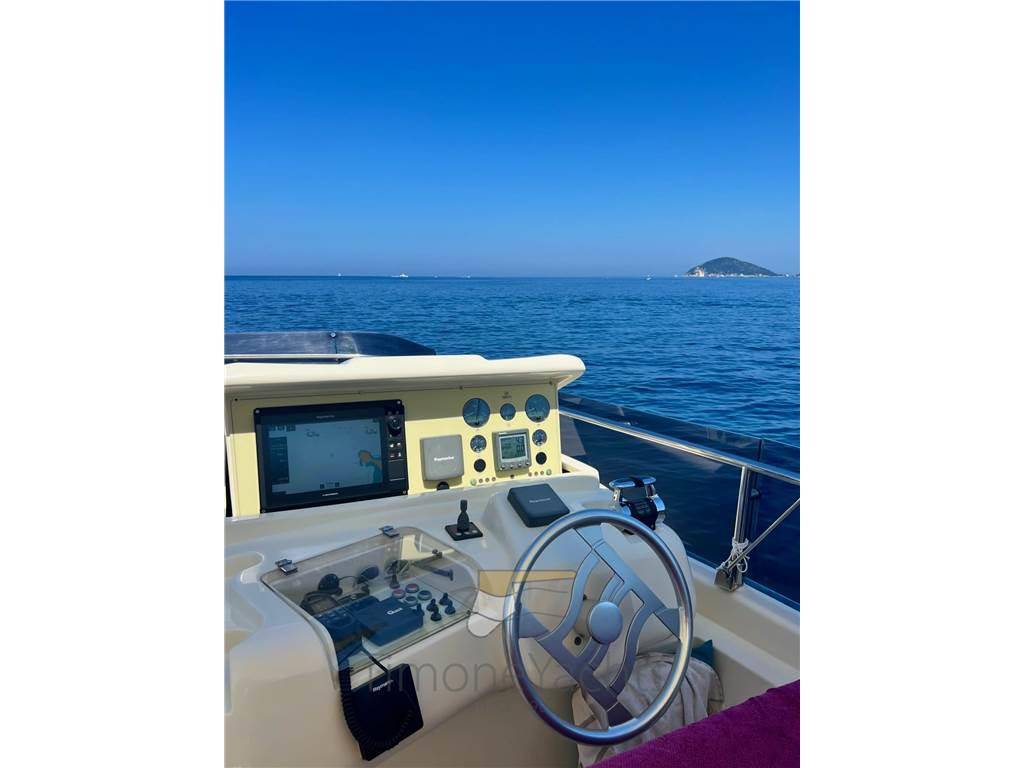 Ferretti yachts 592