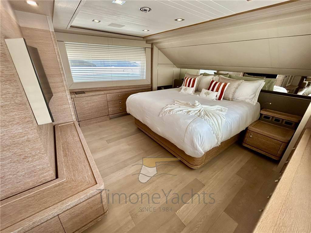 Custom line Navetta 33
