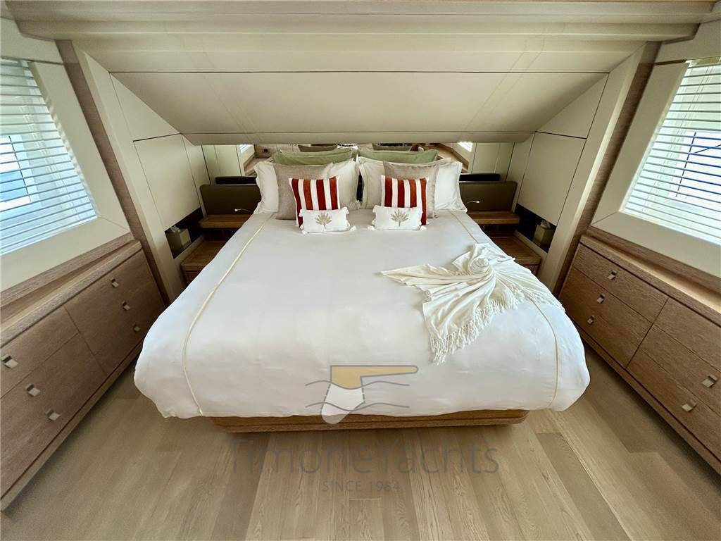 Custom line Navetta 33