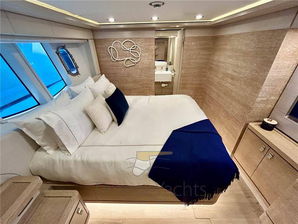 Custom line Navetta 33