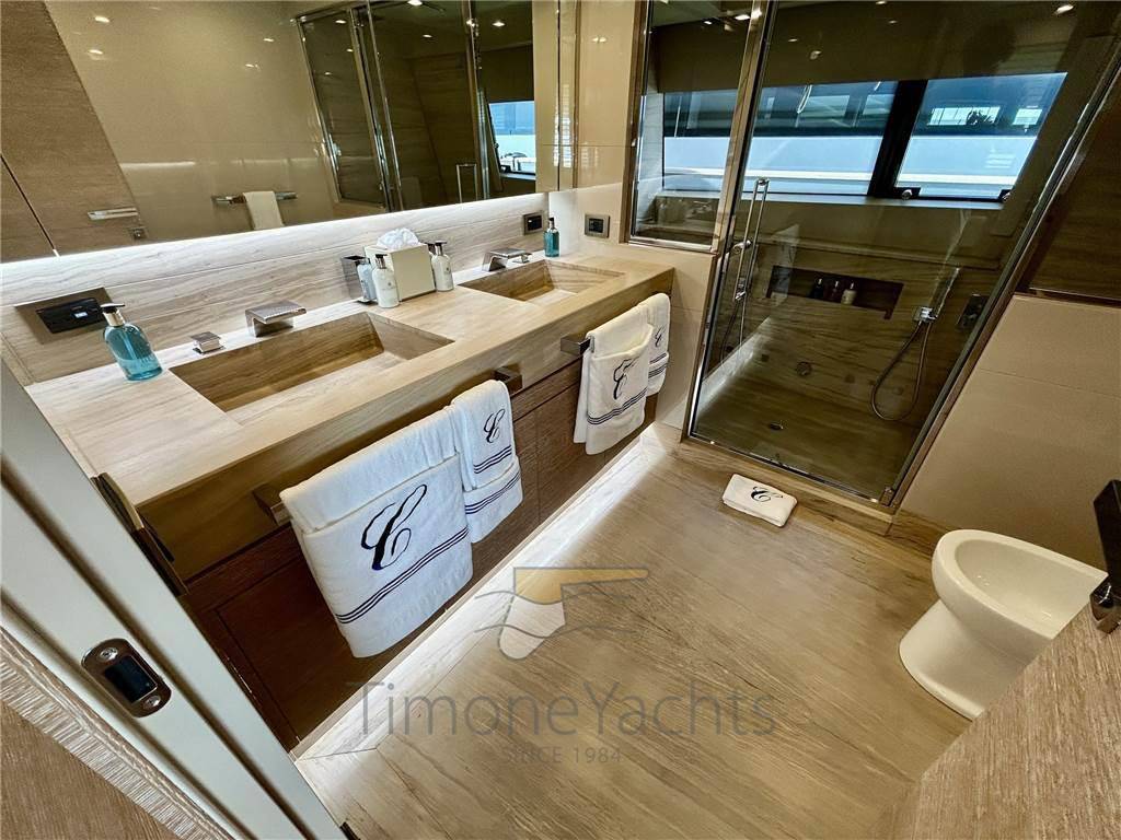 Custom line Navetta 33